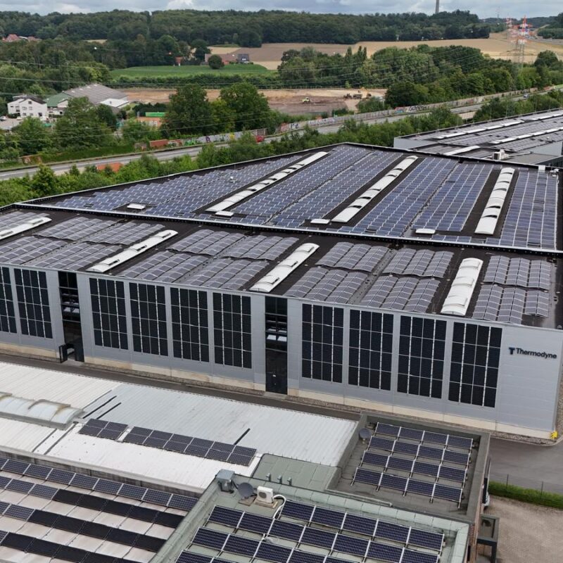 PV Fassade an Gewerbehalle